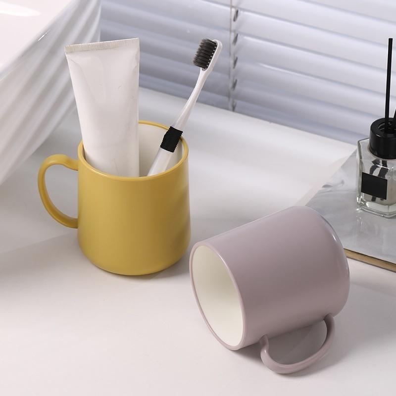 Thick, simple and fashionable mouthwash cup