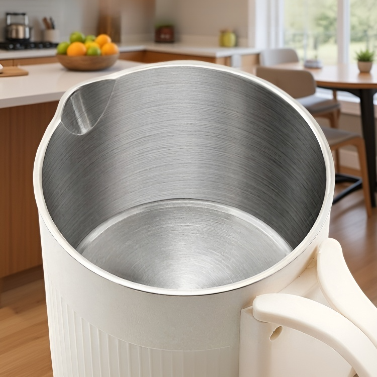 海外対応の電気ケトルのプラグ詳細