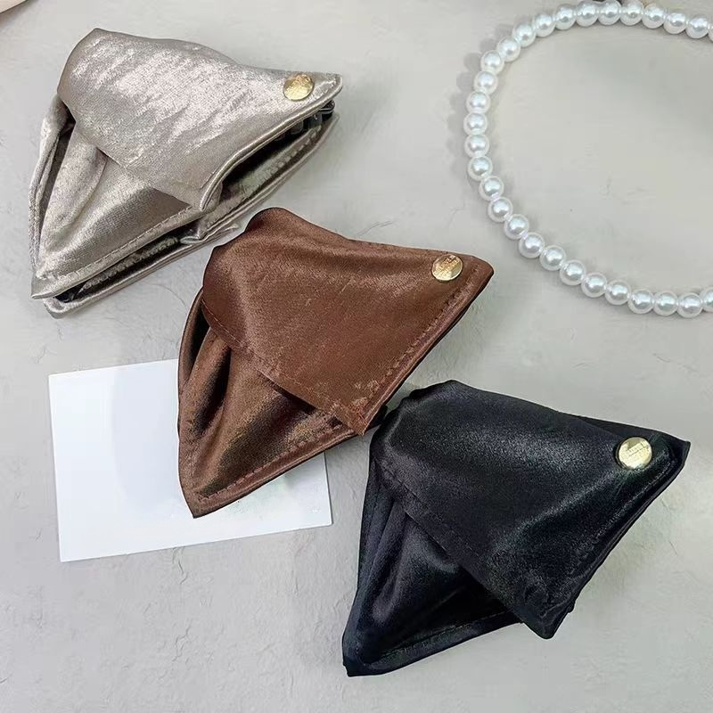 Pinza para el pelo en la parte posterior de la cabeza