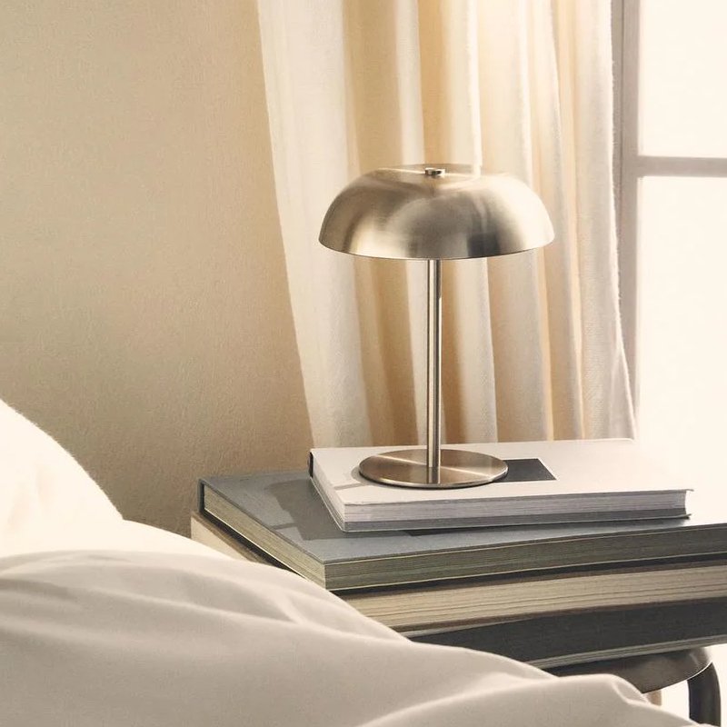 Metal desk lamp with adjustable color and mild brightness