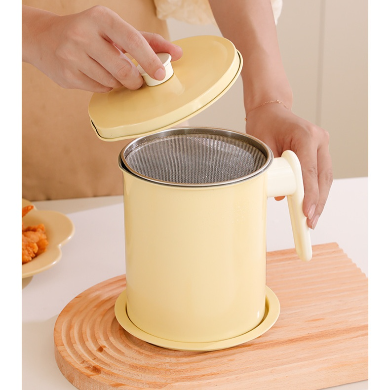 Large capacity kitchen oil bottle