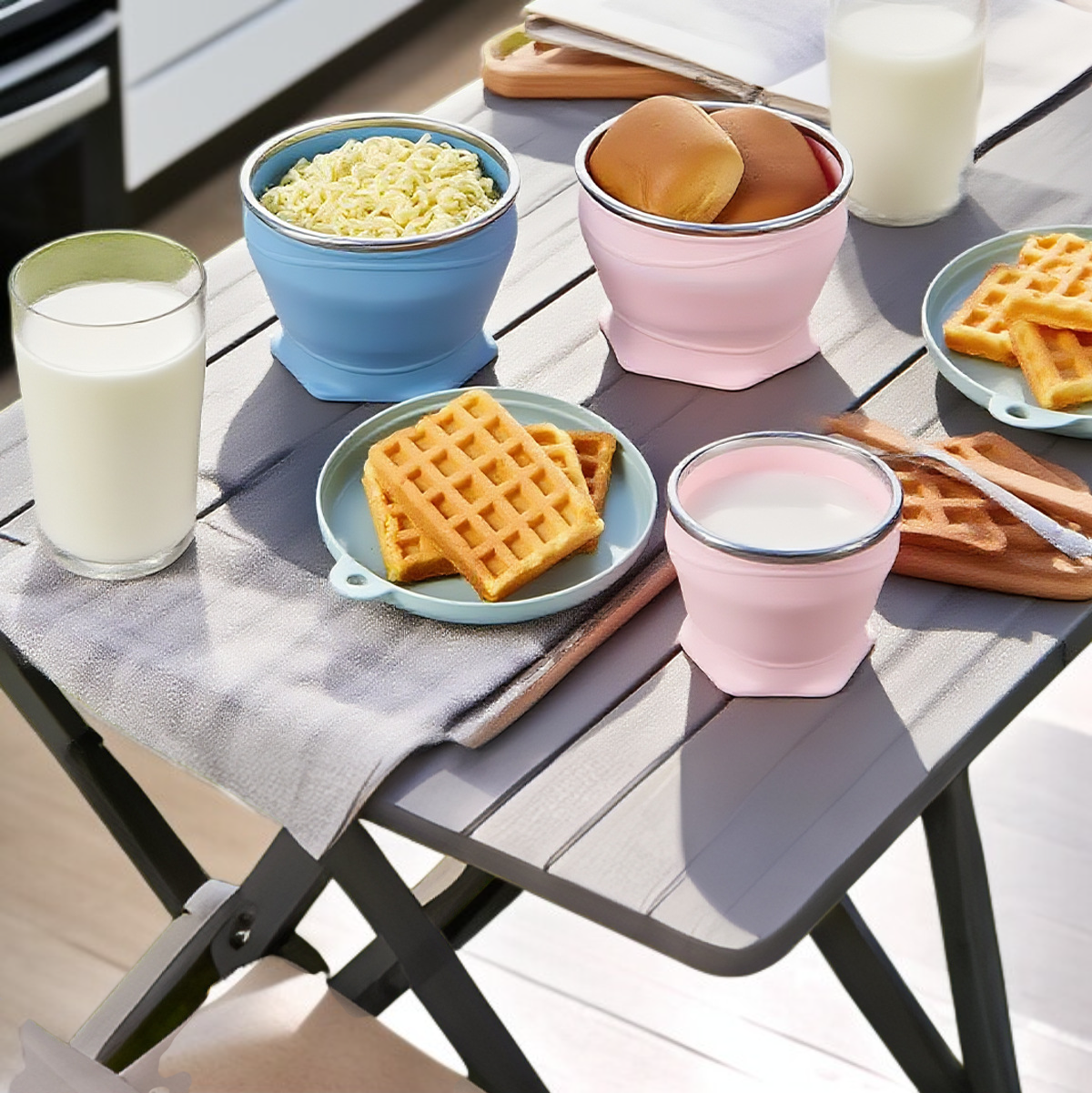 Lightweight telescopic bowl with lid for camping