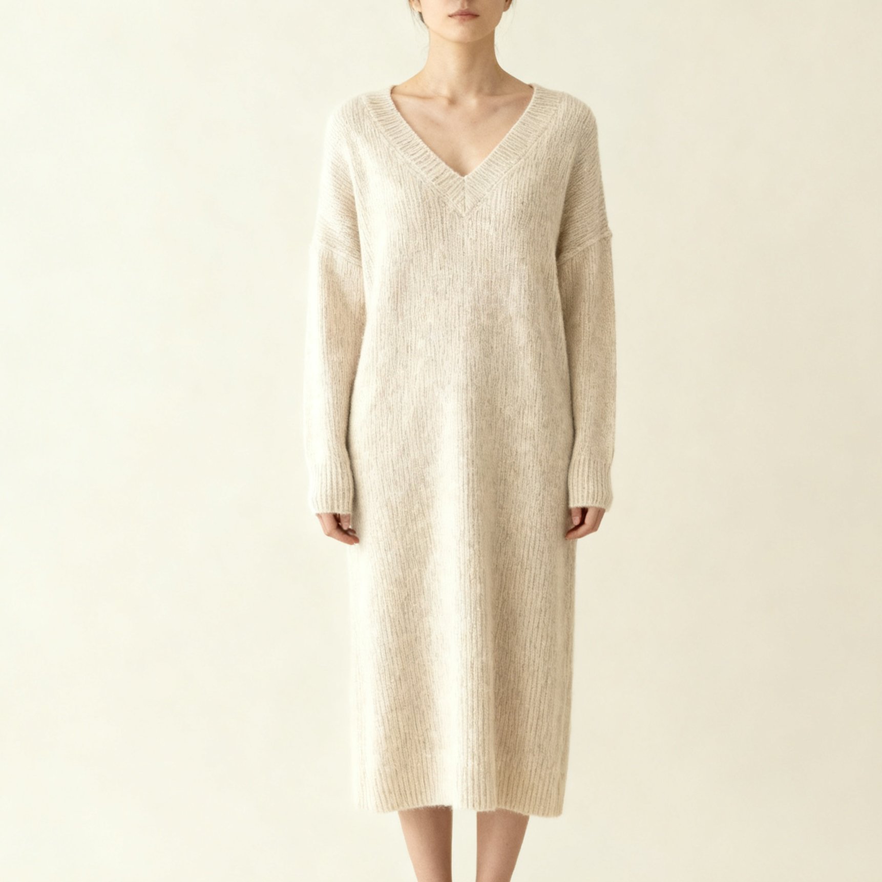 오트밀 컬러 브이넥 원피스 정면 전체컷