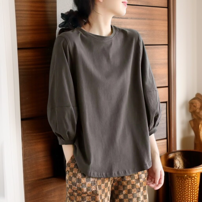 七分袖のカジュアルTシャツ