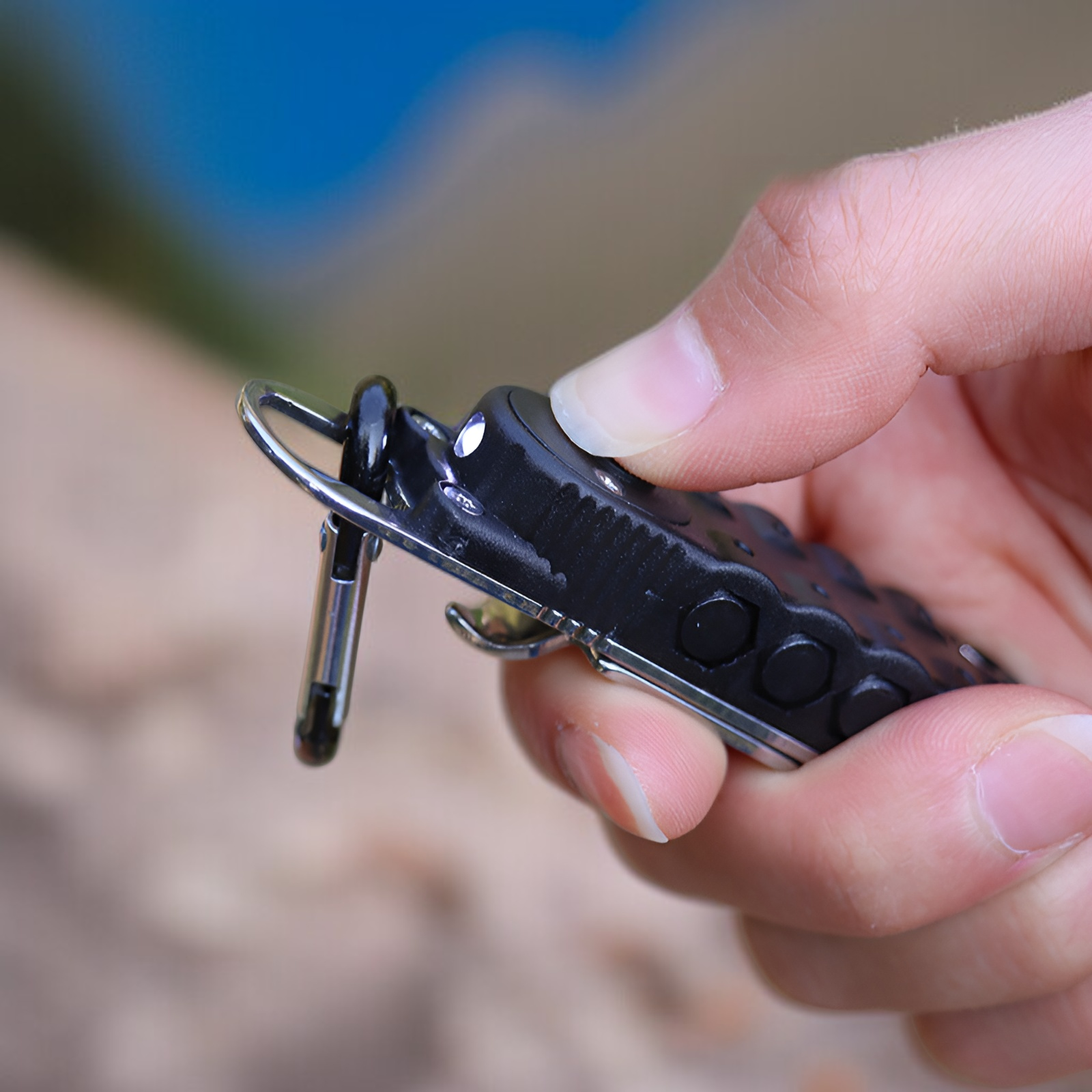 Mini portable screwdriver