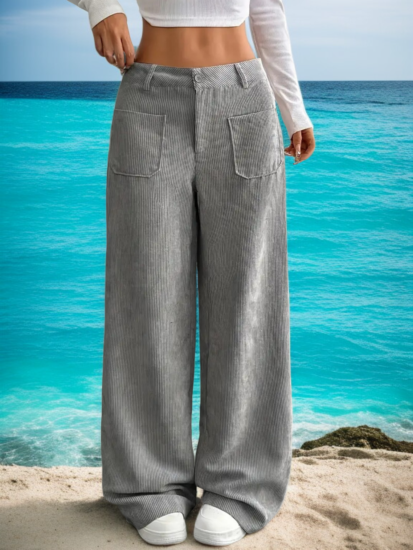 高品質素材を使用したワイドレッグパンツ