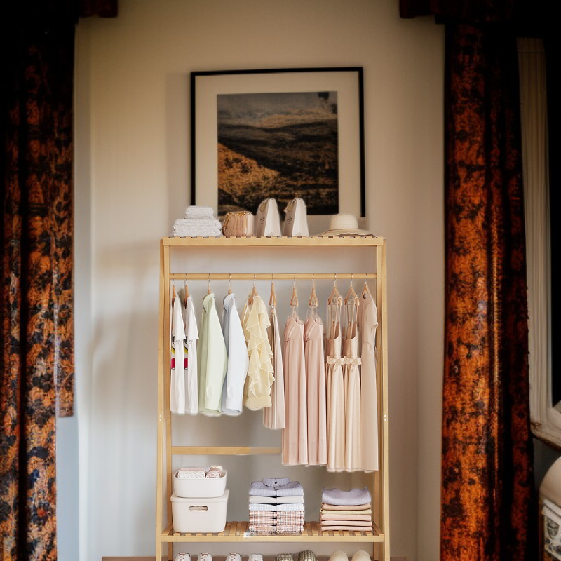 رف ملابس أرضي من الخشب الصلب