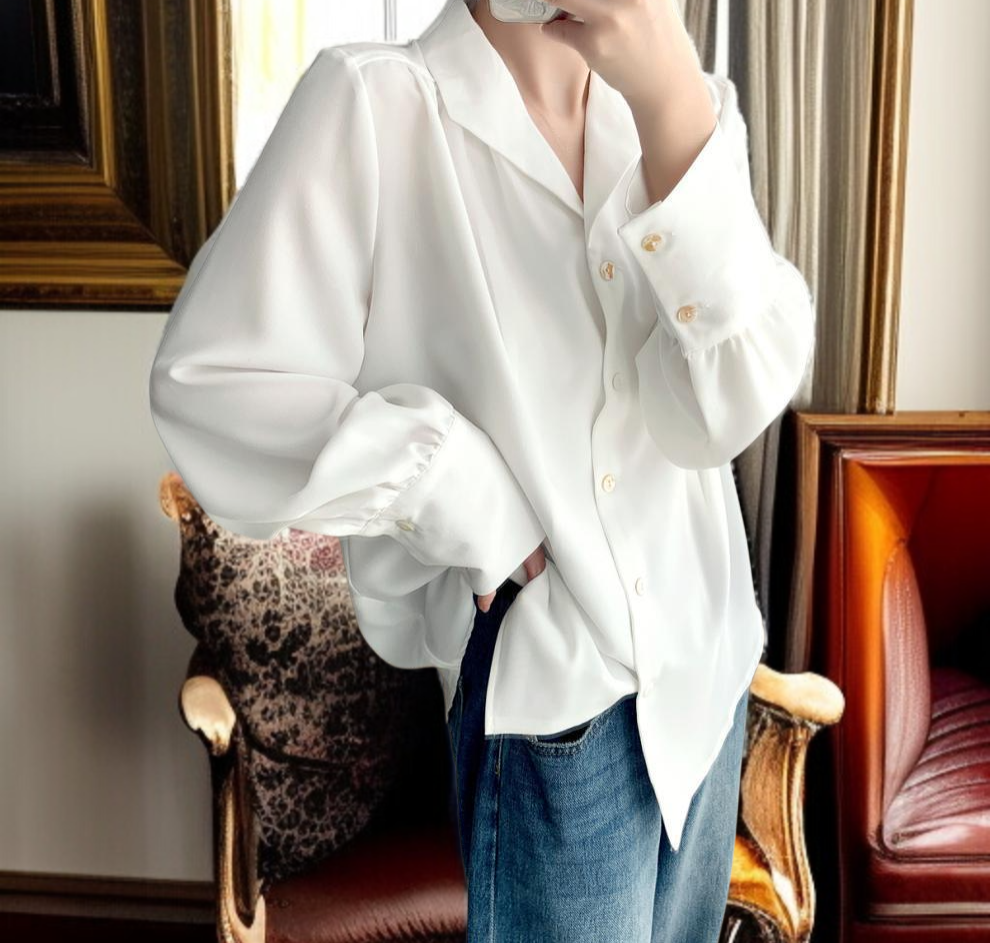 여성 양복 칼라 긴팔 셔츠 착용 모습