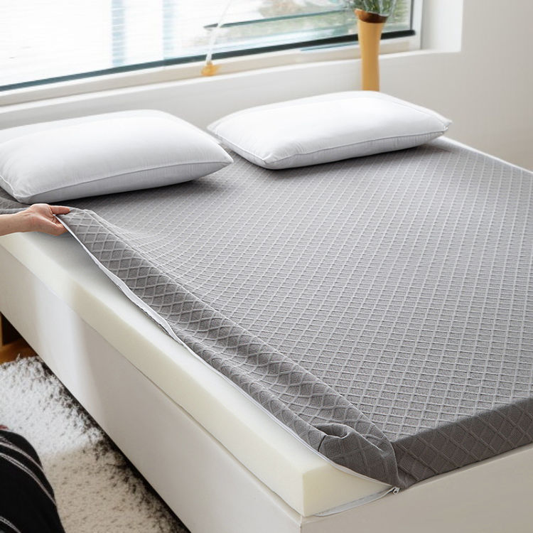 簡単に収納できる折りたたみ低反発マットレス