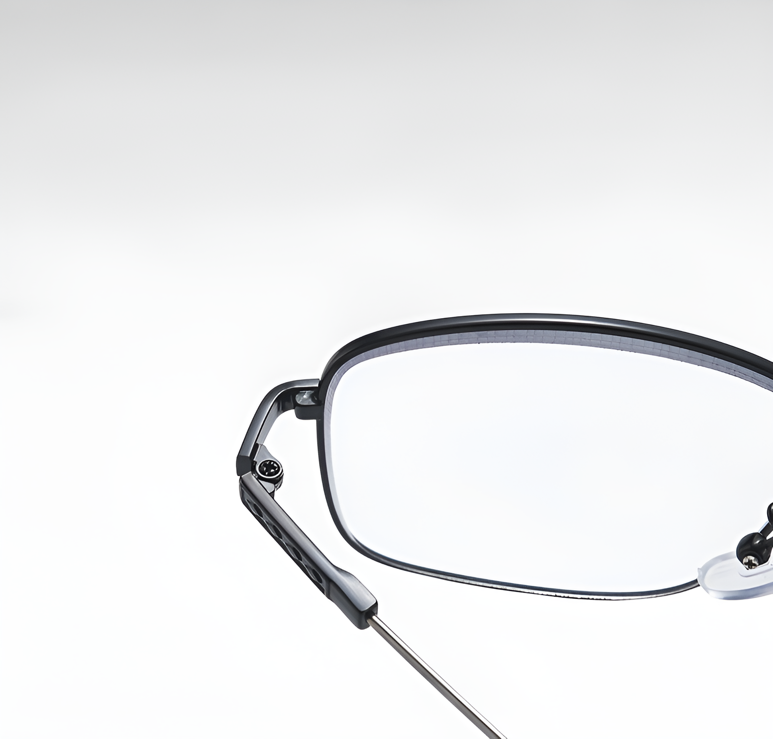 Lentes multifocales de titanio para lectura