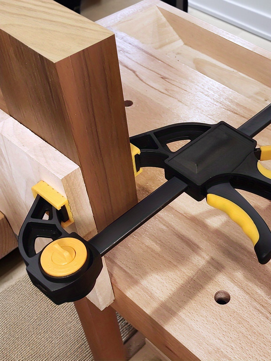 다양한 크기 조절이 가능한 클램프