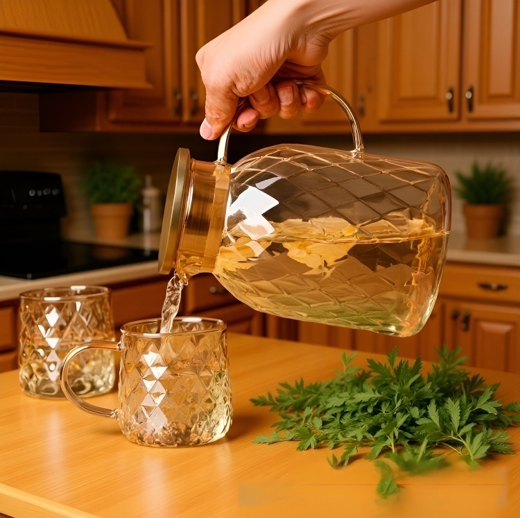 Reusable borosilicate glass water bottle for office