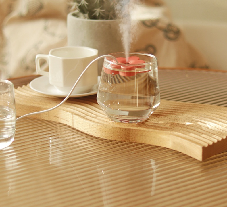 Vista lateral del mini humidificador USB decorativo