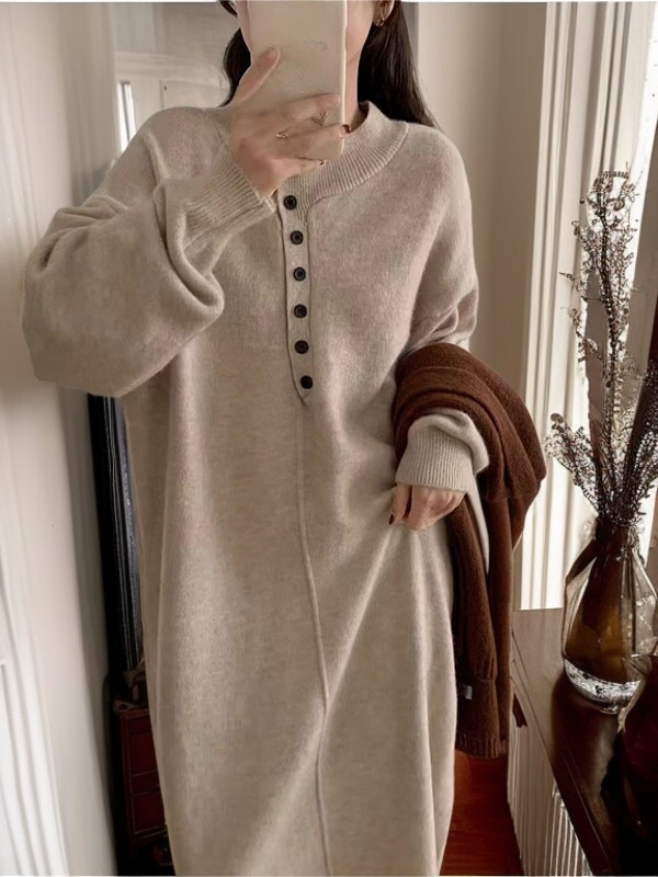 長袖ロングセーターのフロントビュー