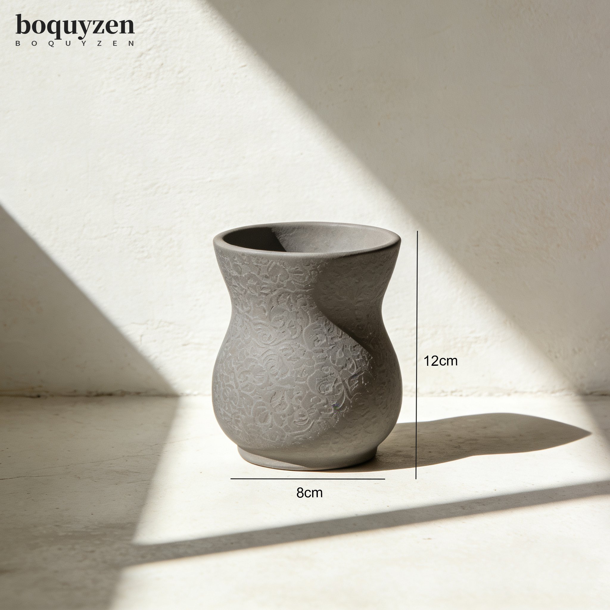 Designový držák na pera v interiéru