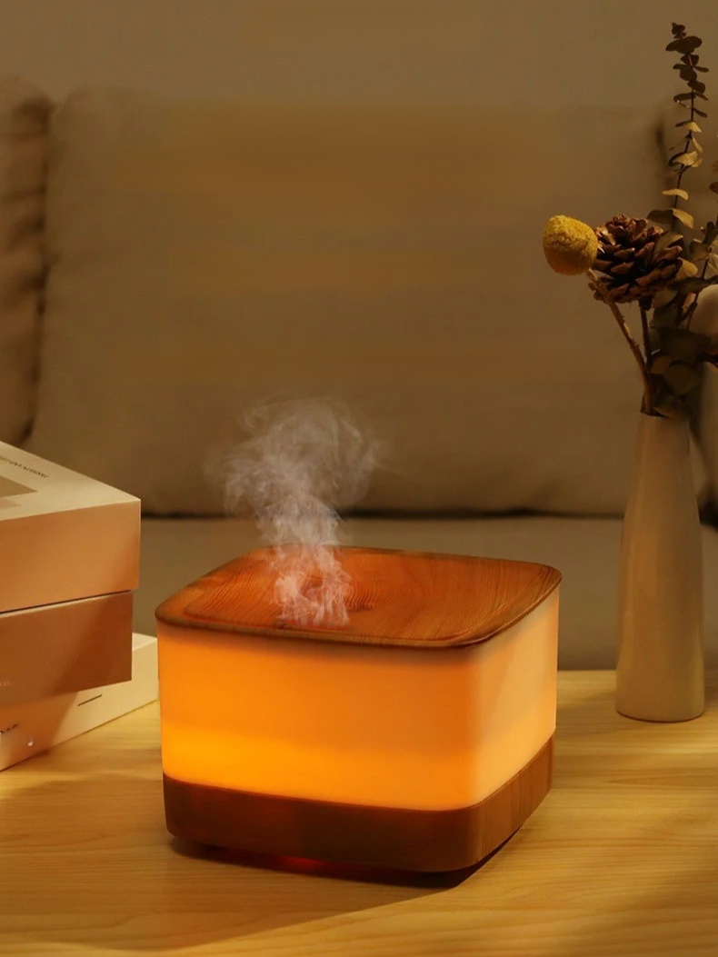 Quiet operation home desktop humidifier with mist output