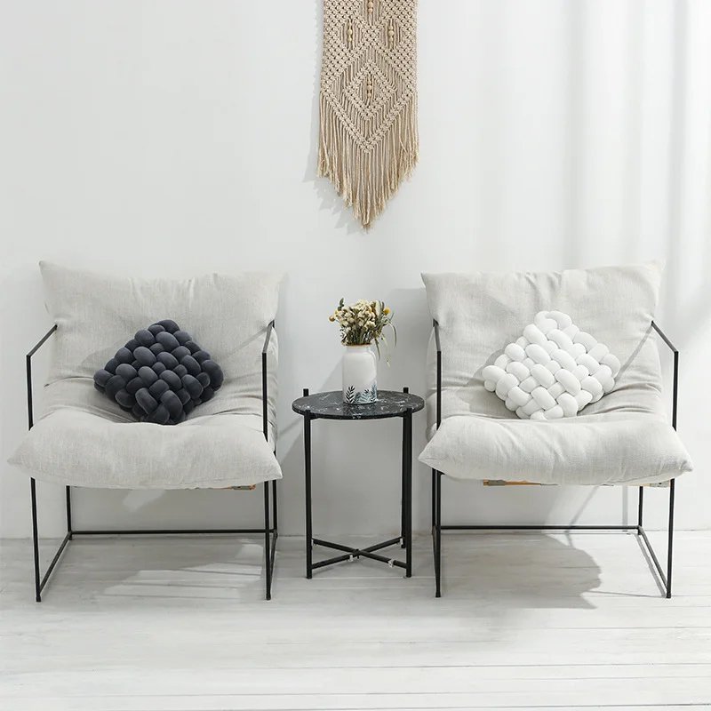 北欧风格绒毛沙发抱枕