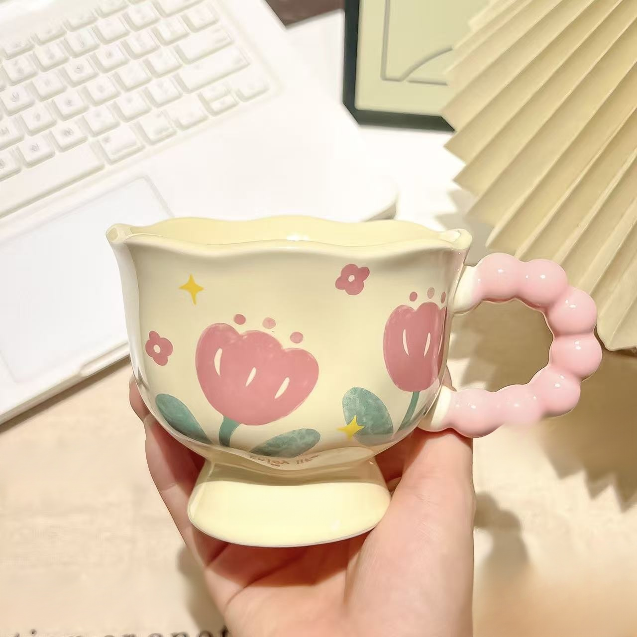 上品なチューリップ陶器カップギフトセット