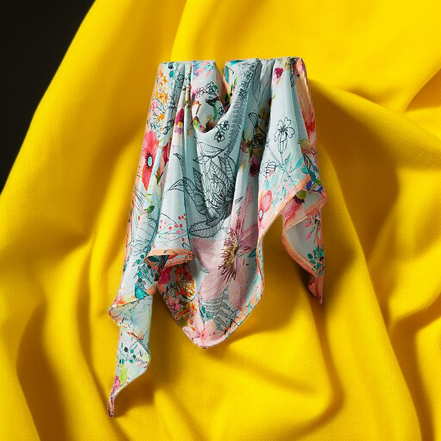 柔らかいプリントスカーフ