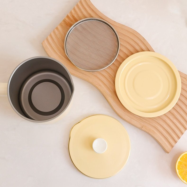 Large capacity kitchen oil bottle