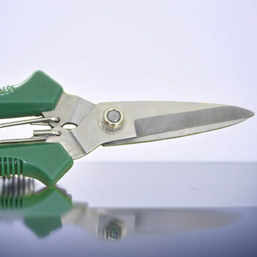 묽은 과일가위로 손쉽게 과일 수확