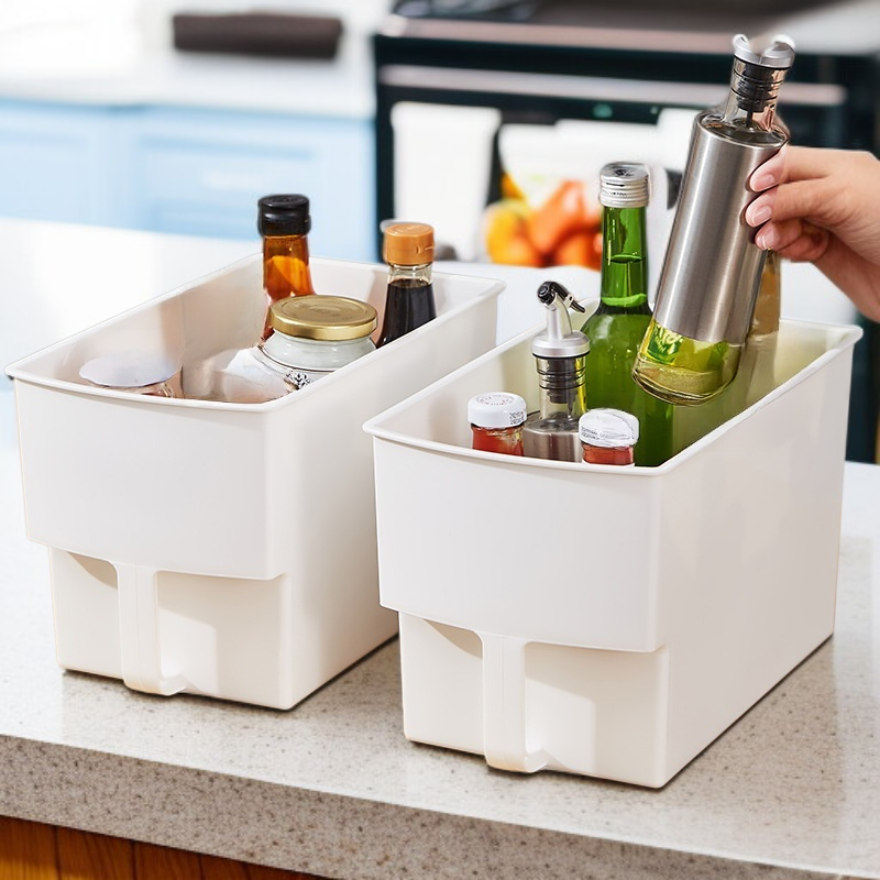 家庭用重ねられるプラスチック収納ボックス、整理収納の必需品