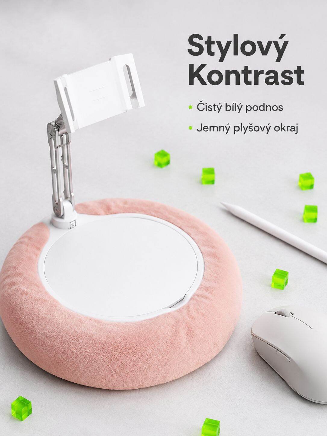Plyšový stojan použitý jako držák na smartphone