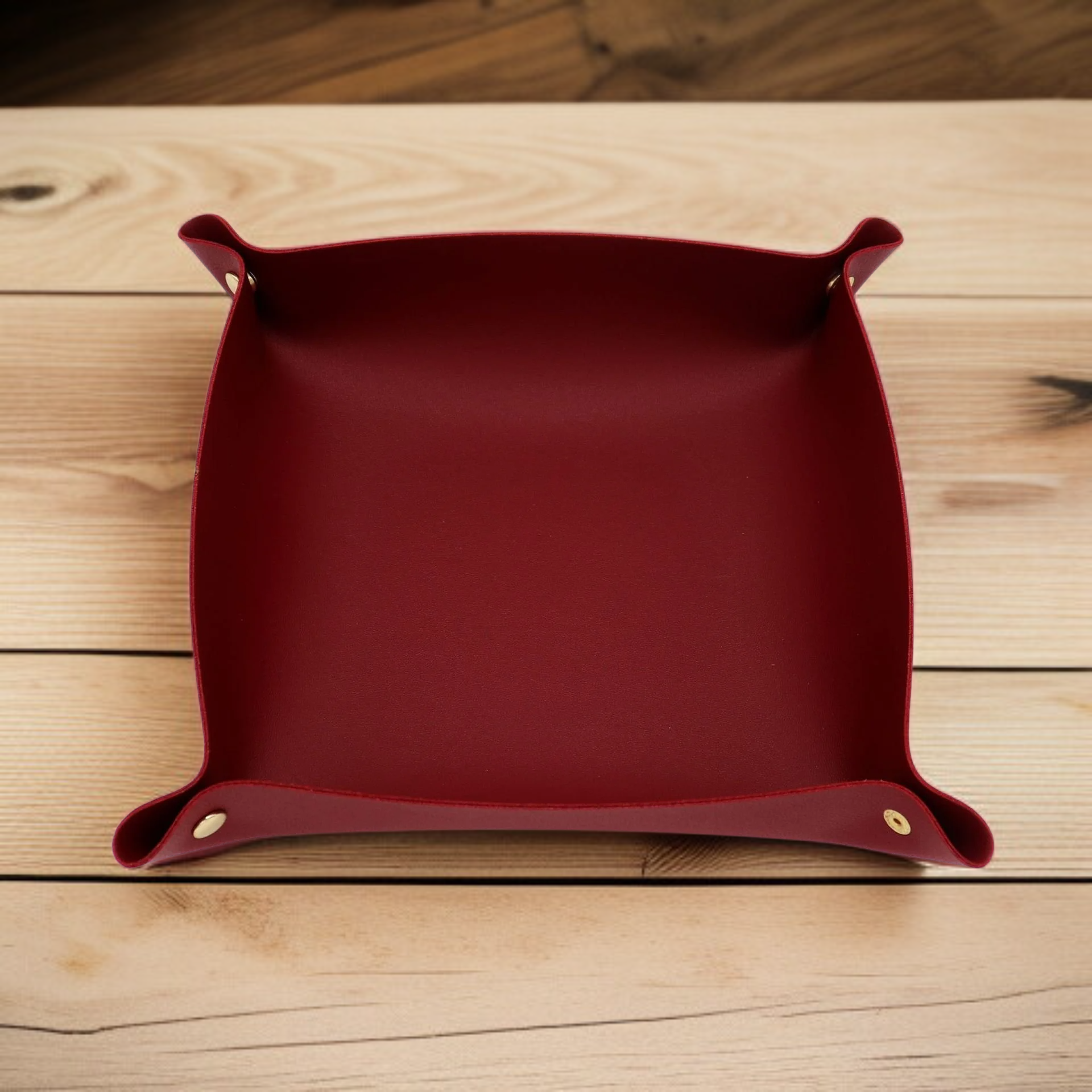 オフィスデスクに置いた収納トレイ