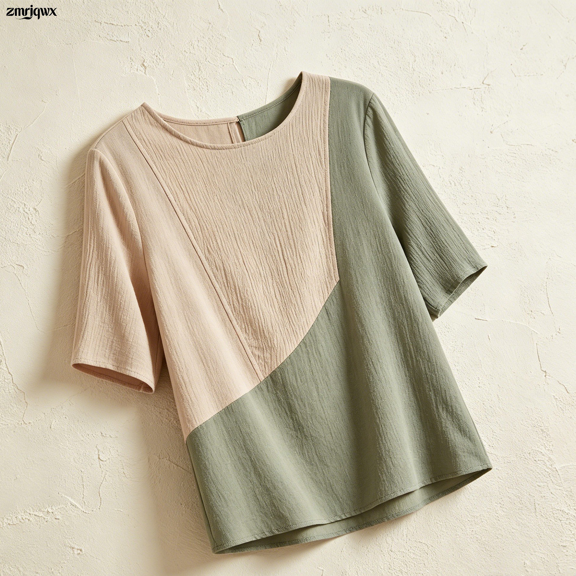 シンプルデザインの通勤用Tシャツコーディネート例