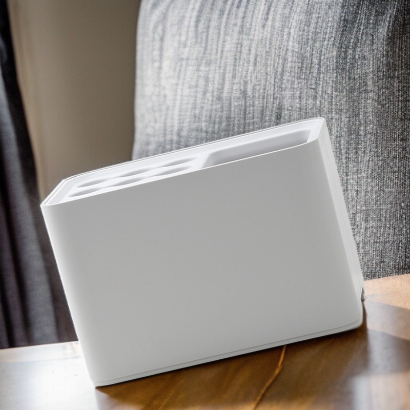 ：Moderner Regenschirmhalter mit Stiefelfach und offener Ablage