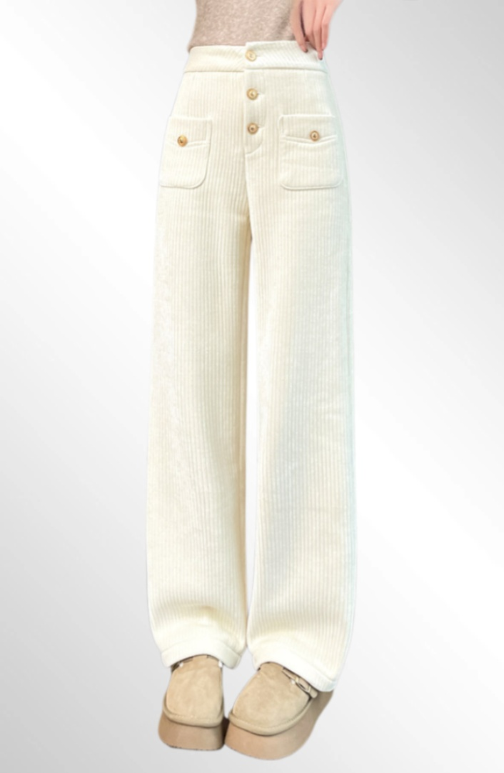 편안함을 강조한 와이드 레그 팬츠