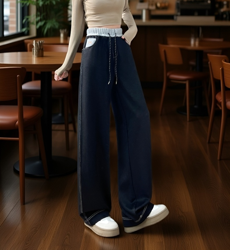 カラーブロックジーンズのバックスタイル