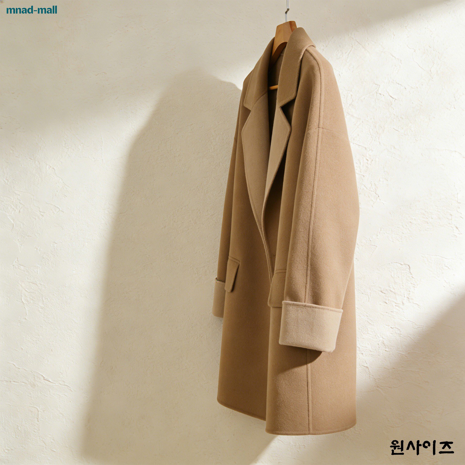 트렌치 코트 소매와 버튼 디테일