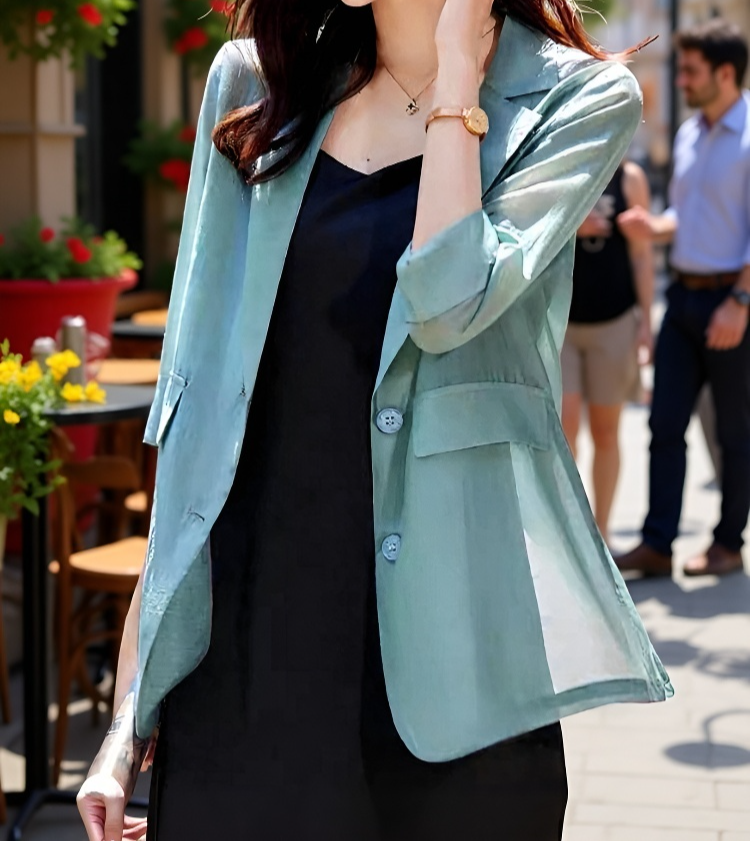 가벼운 봄여름 자켓 앞면 모습