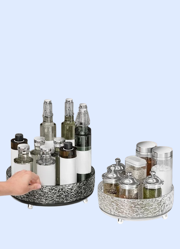 여러 화장품을 정리한 회전형 수납함