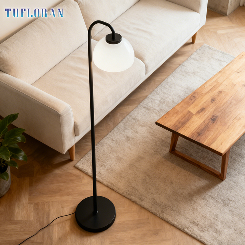 โคมไฟตั้งพื้นสไตล์มินิมอล