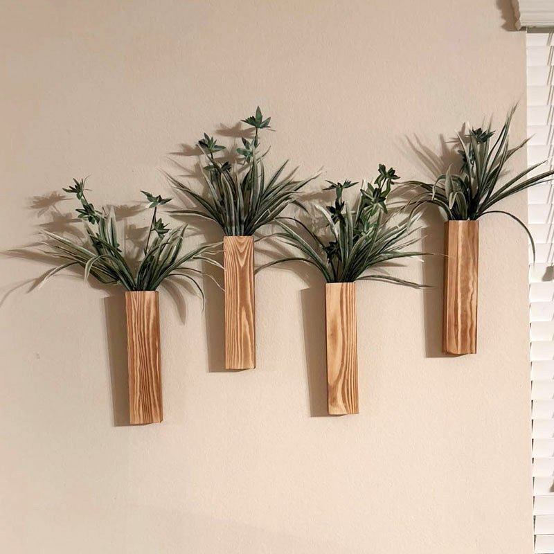 装飾的な木製の壁掛け花瓶