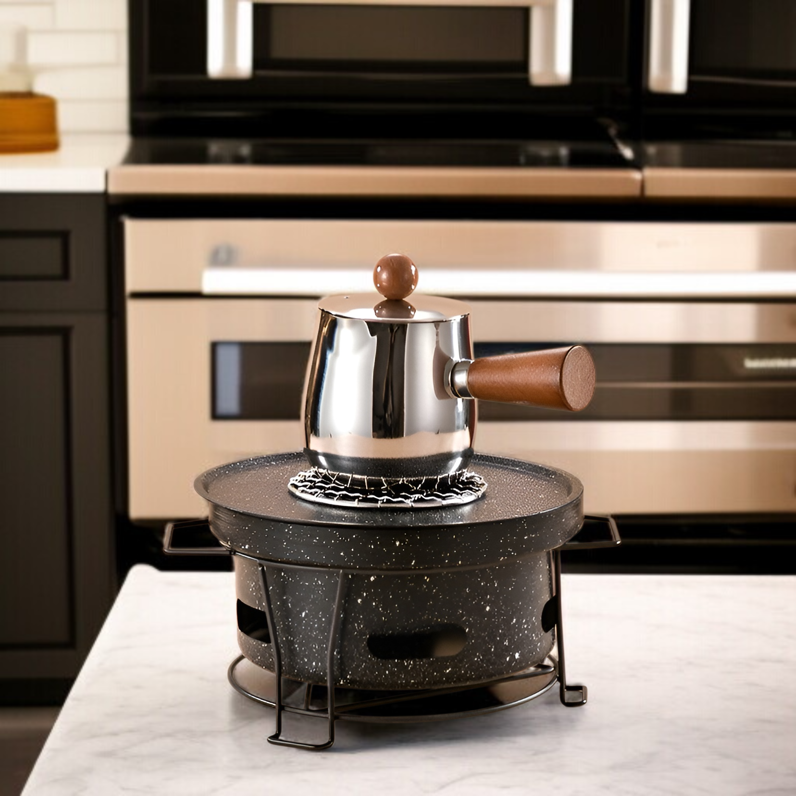 屋外暖炉で家族団らんを楽しむ様子