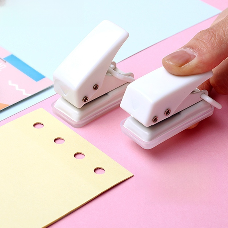 Small manual hole punch