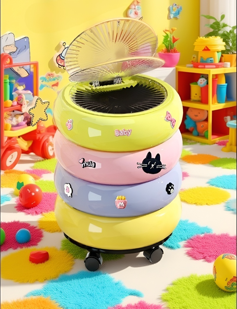 바퀴가 달린 대형 휴지통 이동 장면