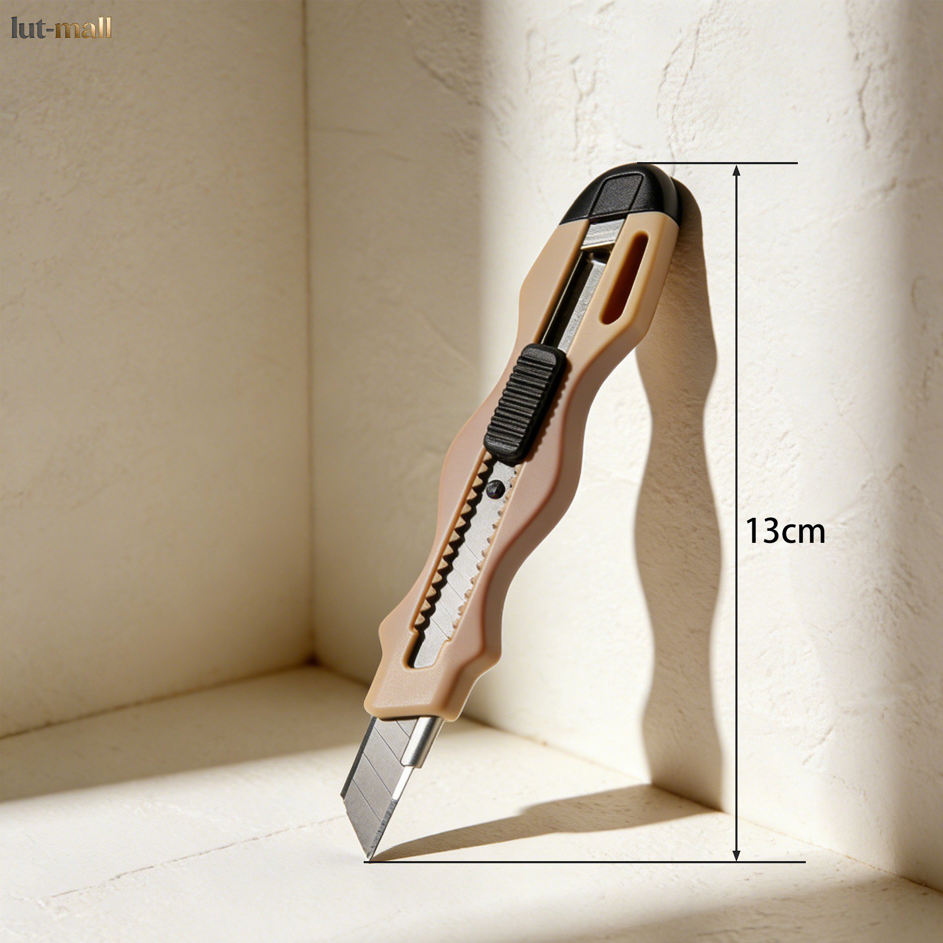 다양한 음식 재료를 자를 수 있는 가정용 칼