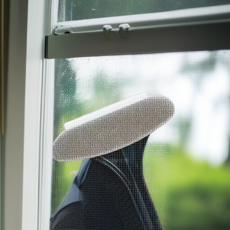 スクリーン掃除に最適な両面ブラシ