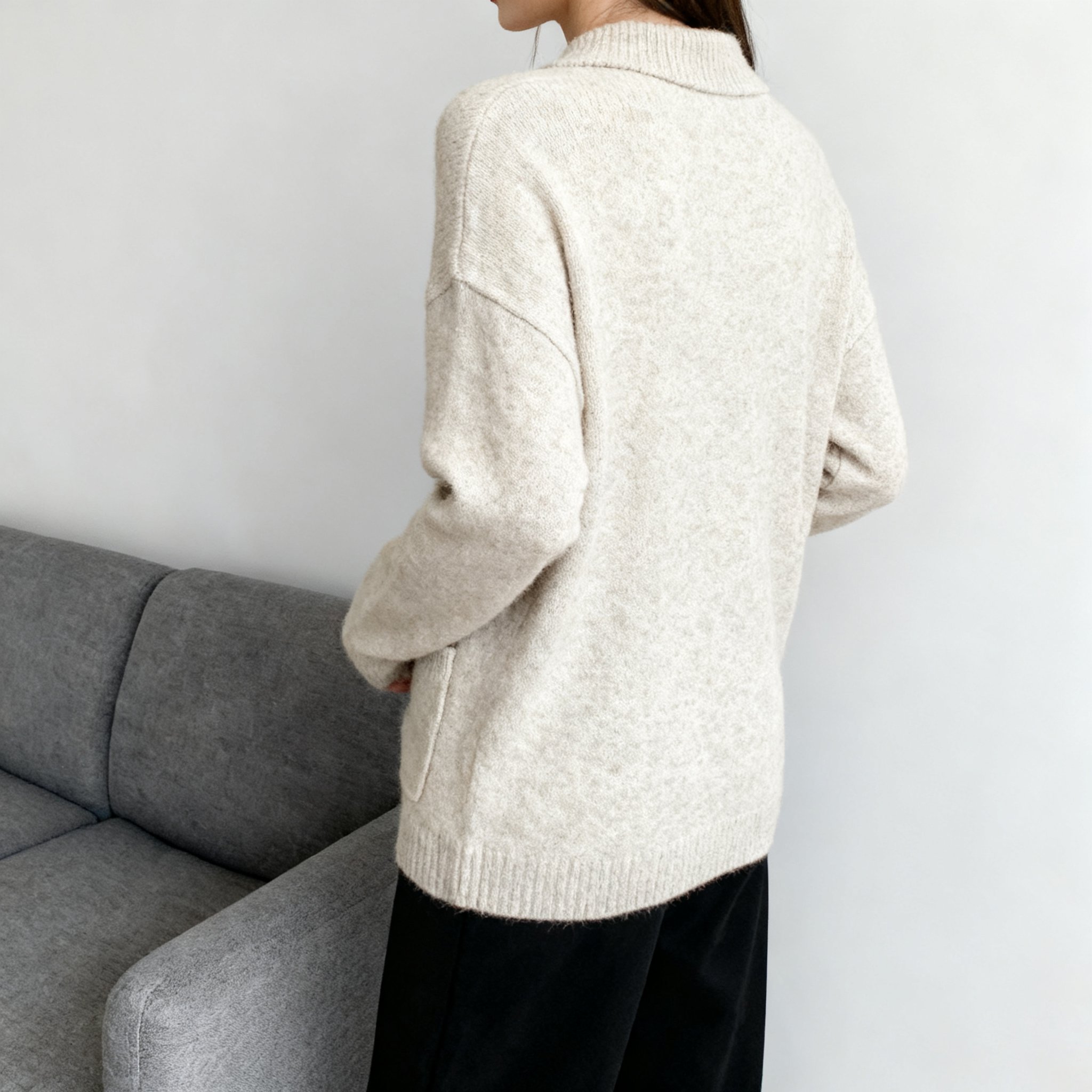 柔らかい素材の襟付きカーディガン