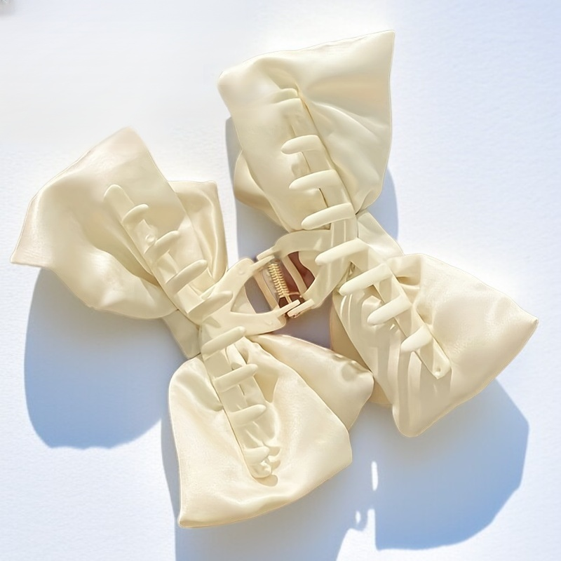 Arc-shaped claw clip