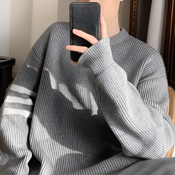 트렌디한 세 줄 스트라이프의 편안한 스타일 니트 스웨터