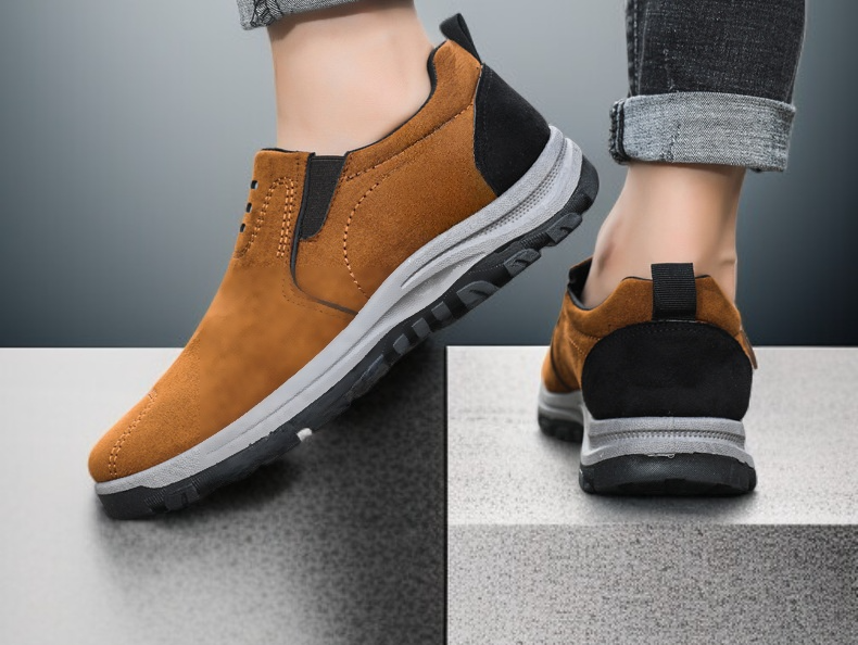 アウトドアにもおすすめの滑り止めシューズ