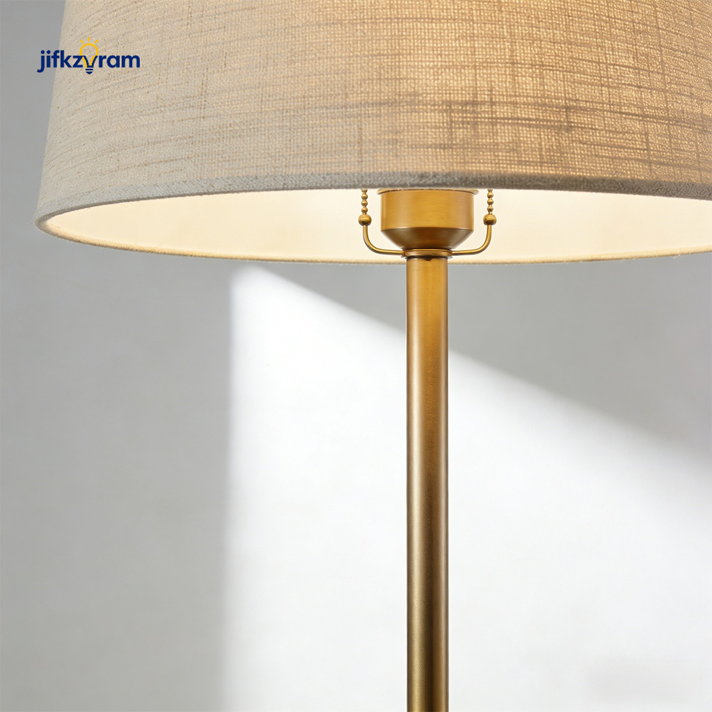 Lámpara de pie con atenuación por control remoto