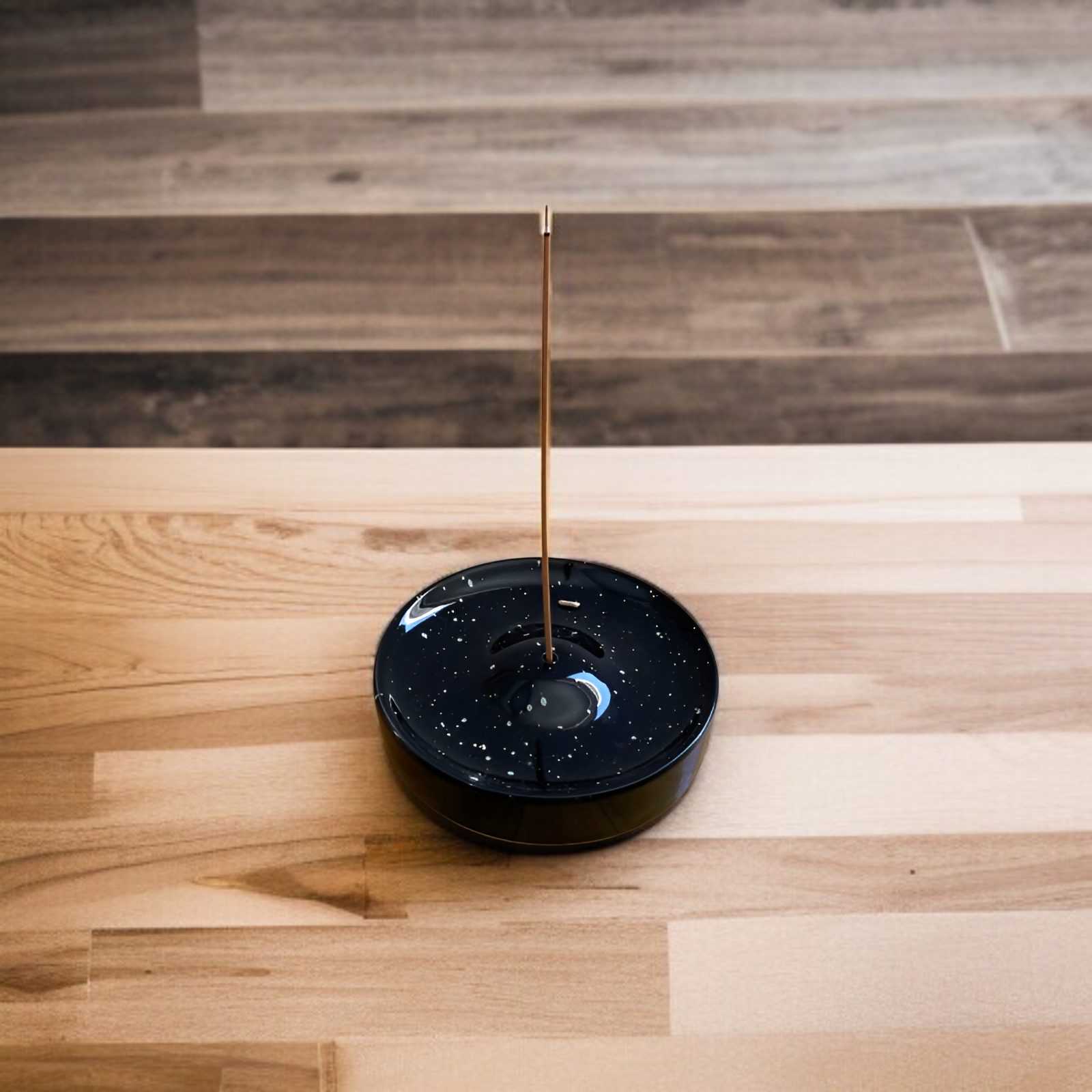 手作業で墨をかける芸術陶磁器の香挿