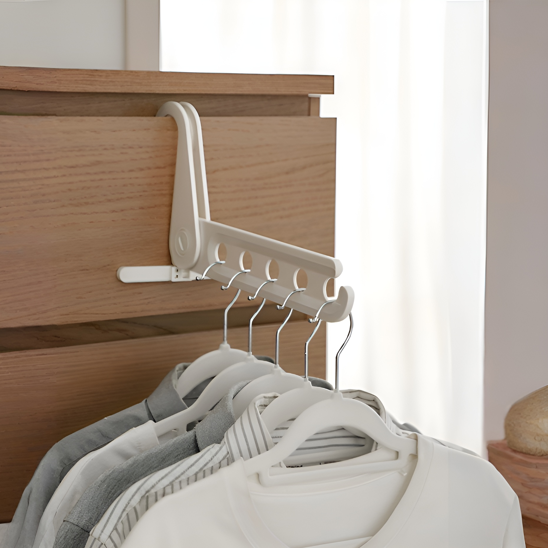 Multifunktionaler Kleiderbügel für Hotel und Zuhause