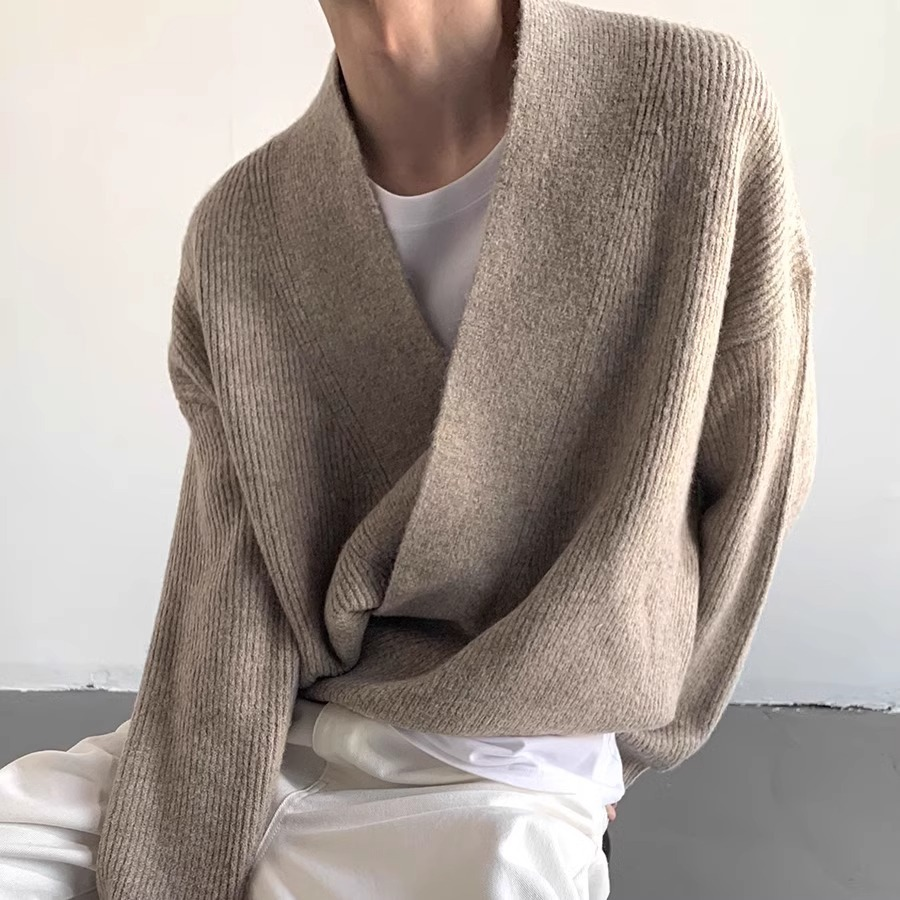 デザイン感のあるメンズウールニットカーディガン ゆったりVネックセーターアウター